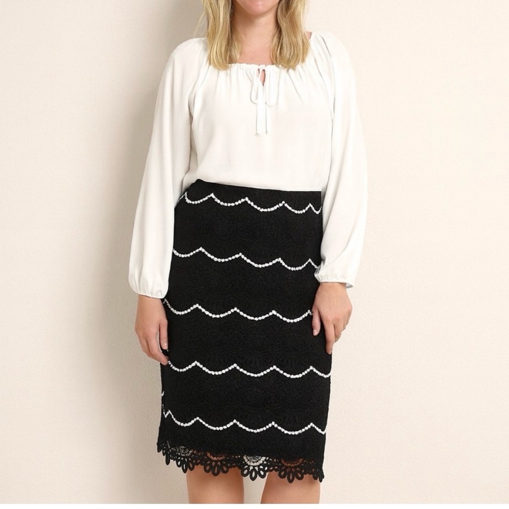 Talbots Black & White Lace Scalloped Hem Pencil Skirt Size 6P